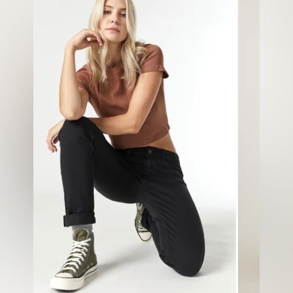 Levies Classic Black Skinny Jeans for Women